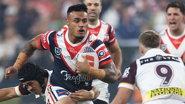 LAS VEGAS, NEVADA - MARCH 02: Spencer Leniu of the Roosters rusn the ball during the round one NRL match between Sydney Roosters and Brisbane Broncos at Allegiant Stadium, on March 02, 2024, in Las Vegas, Nevada. (Photo by Ezra Shaw/Getty Images)