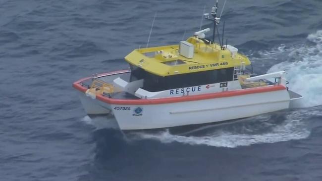 yacht missing off fraser island