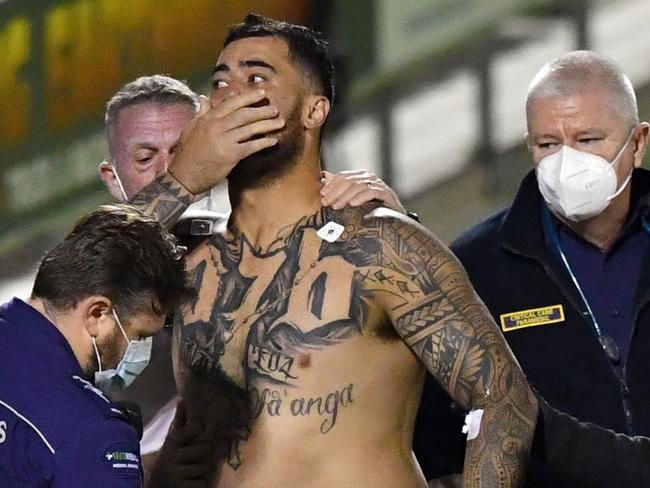 ***Fees Apply***Andrew Fifita (centre) of the Sharks is seen surrounded by medical staff on the field after the game finished during the NRL Round 22 match between Cronulla Sharks and Newcastle Knights at Moreton Daily Stadium in Redcliffe, Sunday, August 15, 2021.  (AAP Image/Darren England) NO ARCHIVING, EDITORIAL USE ONLY