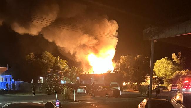 A fire has burnt down a house in the small town of Red Cliffs, just outside of Mildura. One man died in the blaze.