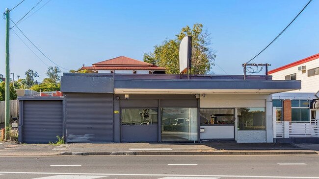 Two vacant shopfronts at 1/252 Brisbane Street at West Ipswich have hit the market, after being empty for at least 5 months.