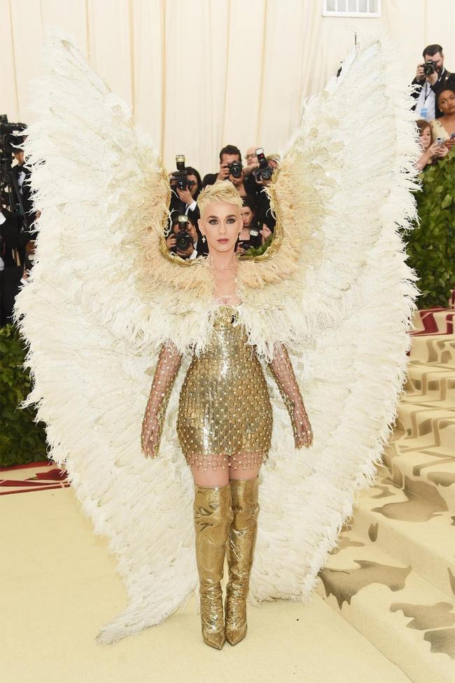 Katy Perry wears Atelier Versace at the 2018 Met Gala.