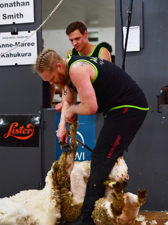 Jonathan Smith shows his shearing skills at Bendigo. Picture: Zoe Phillips