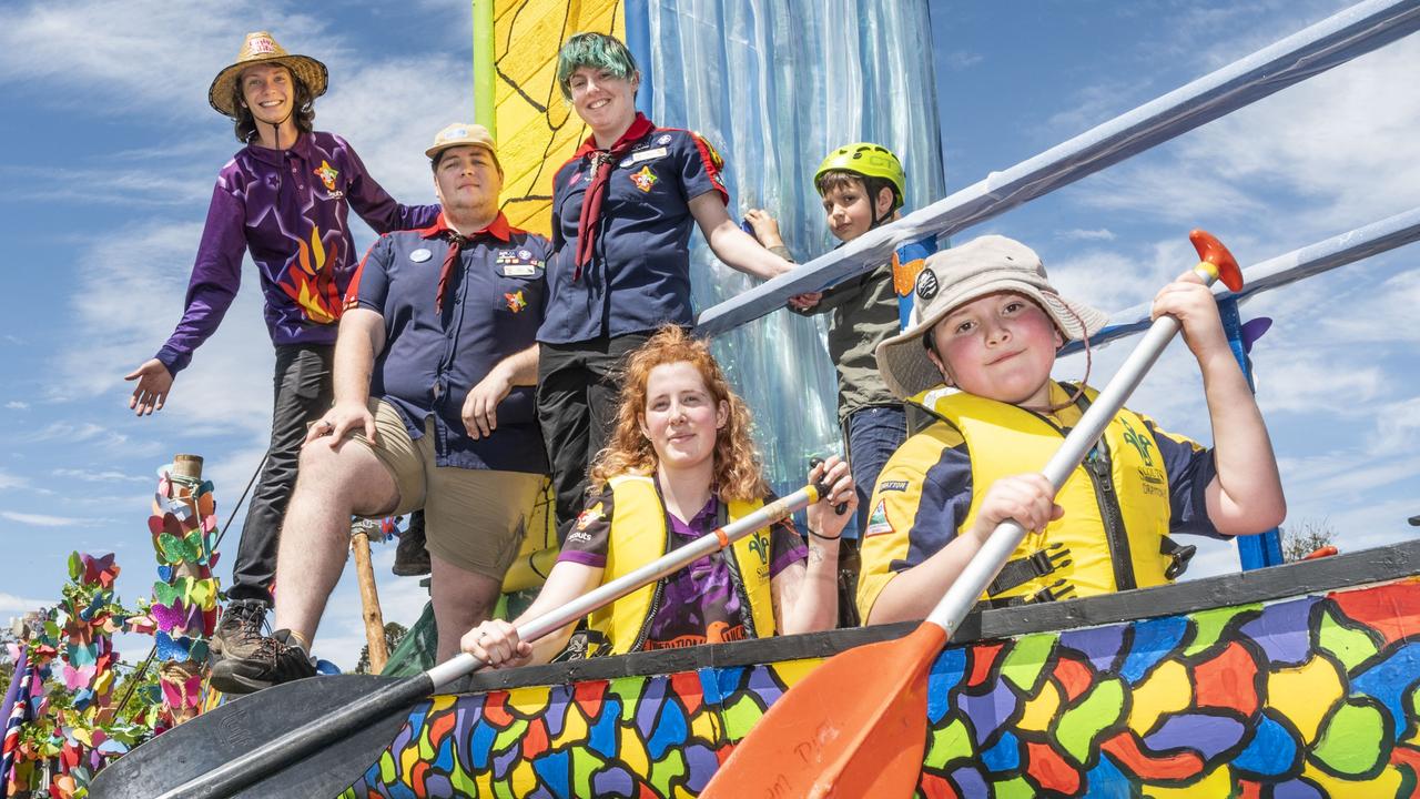 (from left) Regan Hohn, Zac Titcume, Bella Wieden, Victoria Ready, Sam Davis and Oliver Chase-Currier. Darling Downs Scouts win Grand Champion float of the Grand Central Floral Parade. Saturday, September 17, 2022. Picture: Nev Madsen.