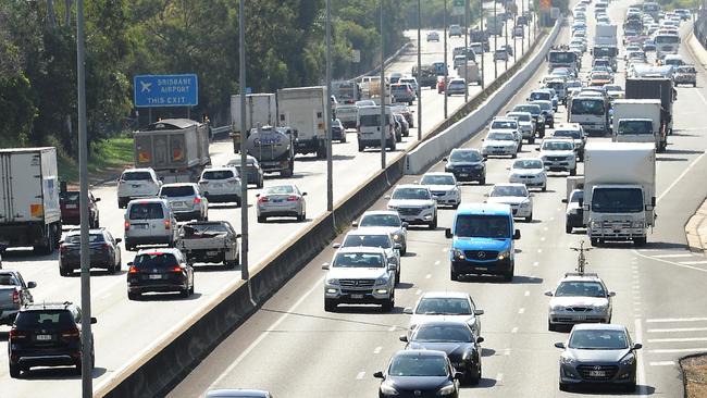 The budget will include $2 billion towards widening M1 bottlenecks. (AAP image, John Gass)