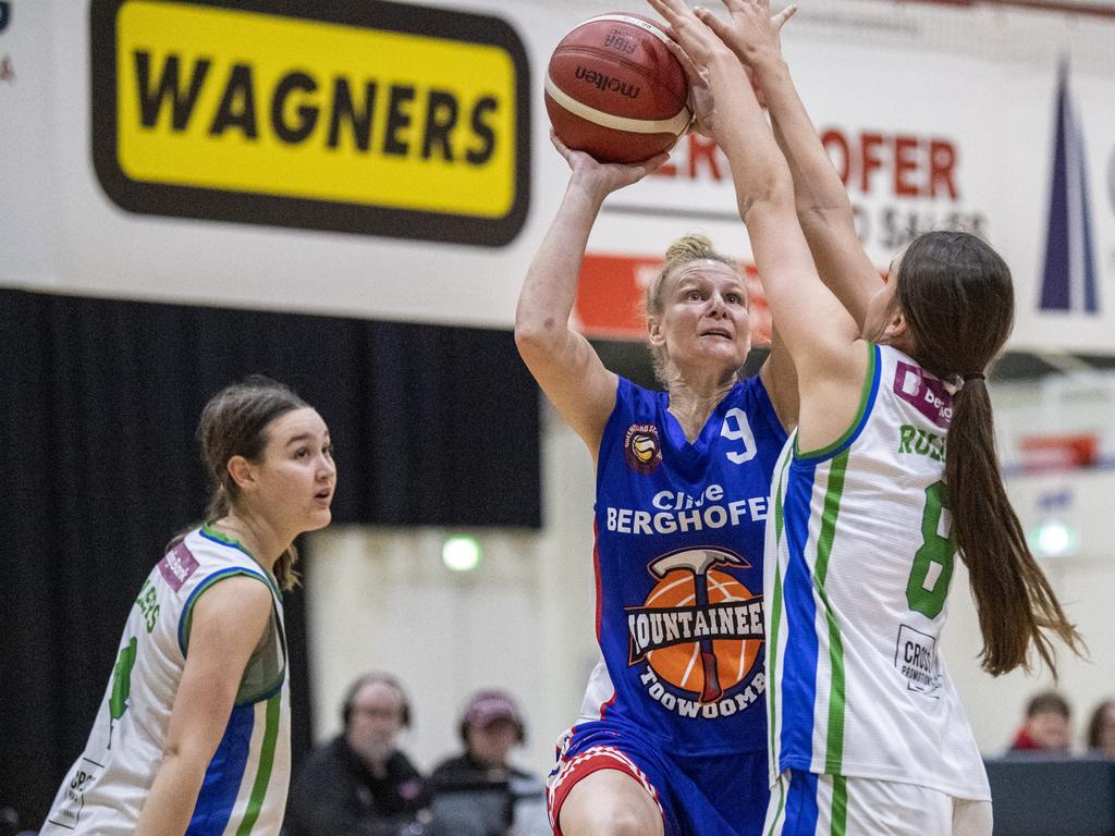 Lisa Salmi, Mountaineers. QSL basketball, Mountaineers vs Gold Coast Rollers. Friday, June 18, 2021. Picture: Nev Madsen.