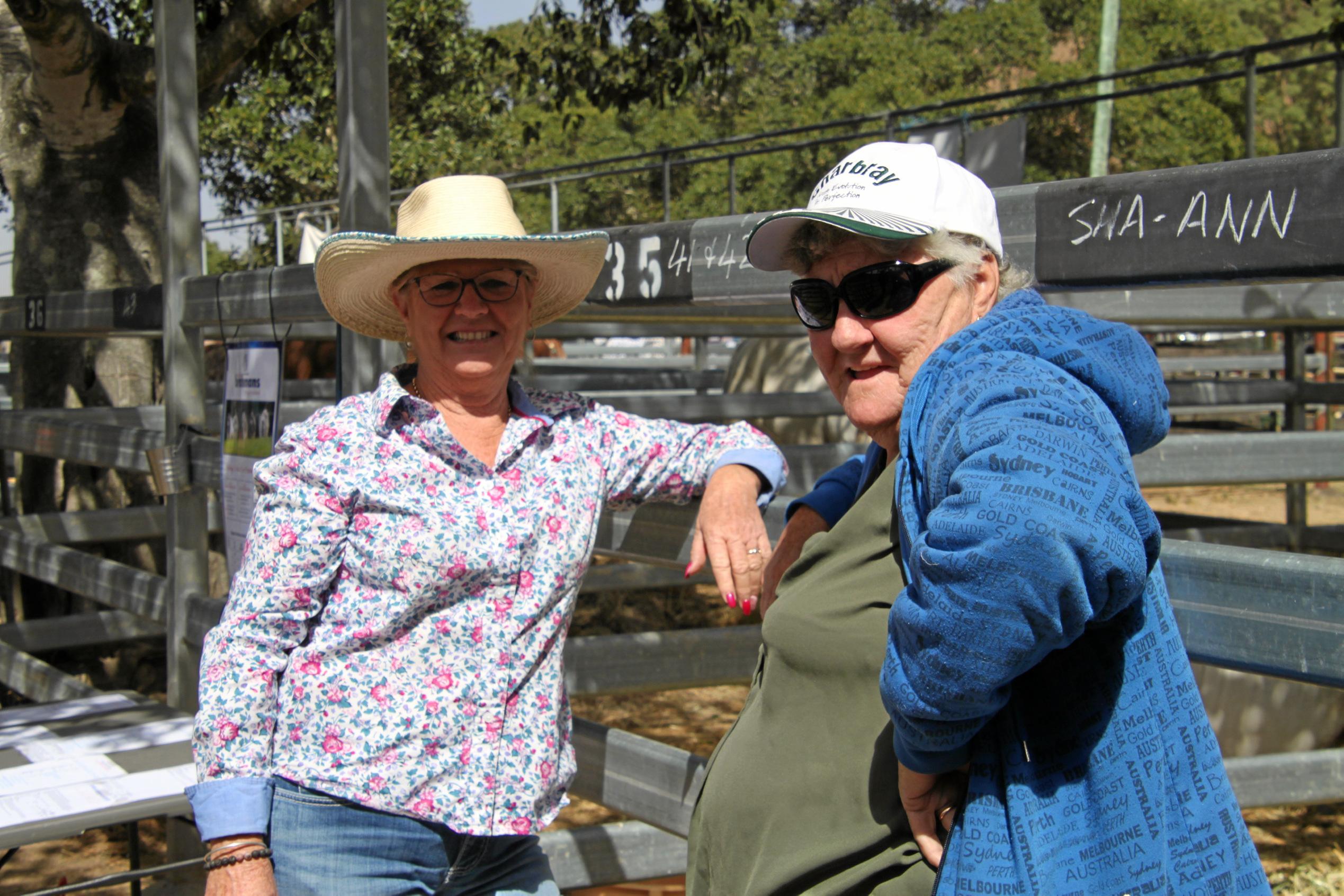 Robyn Raymont, Shaann Brahmans talks to perspective buyer Pam Dwyer, Didcot.