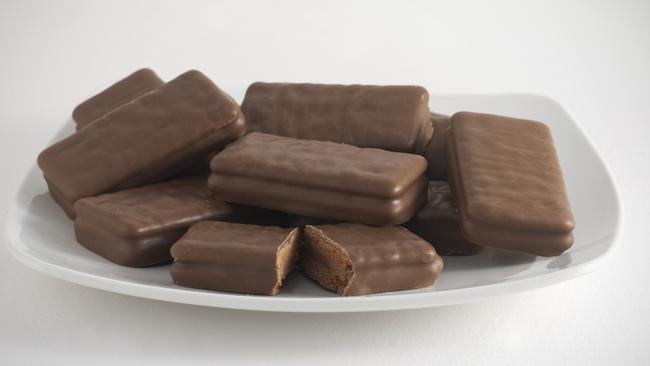 David Littleproud simultaneously claiming to be against renewables while staunchly sticking to net zero is like being on a diet and gorging on Tim Tams. Picture: Wikimedia