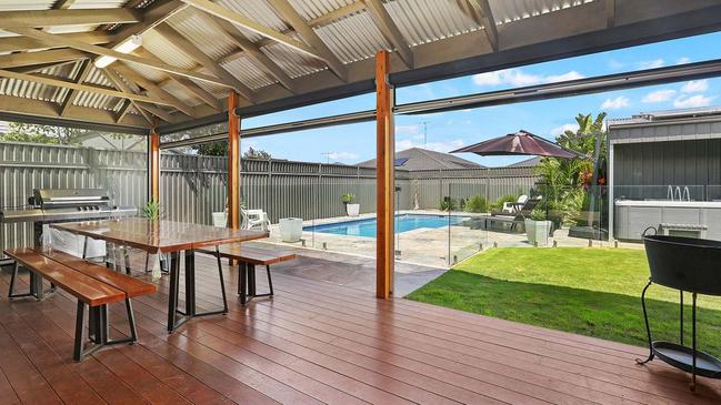 14 Weerana Way, Lara, sold for $730,000.