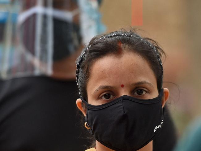 People line up to get the Covid-19 coronavirus vaccine outside Moti Lal Nehru Medical College in Allahabad on May 3, 2021. (Photo by Sanjay KANOJIA / AFP)