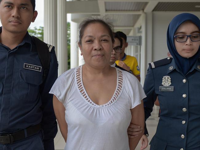 Australian national Maria Elvira Pinto Exposto (2nd R) is escorted by Malaysian customs officials as she arrives at the Magistrate Court in Sepang on April 30, 2015. An Australian woman faces a possible death sentence for drug trafficking in Malaysia after a prosecutor said on April 30 a chemist's report confirmed the substance found in her bag was crystal methamphetamine. AFP PHOTO / MOHD RASFAN