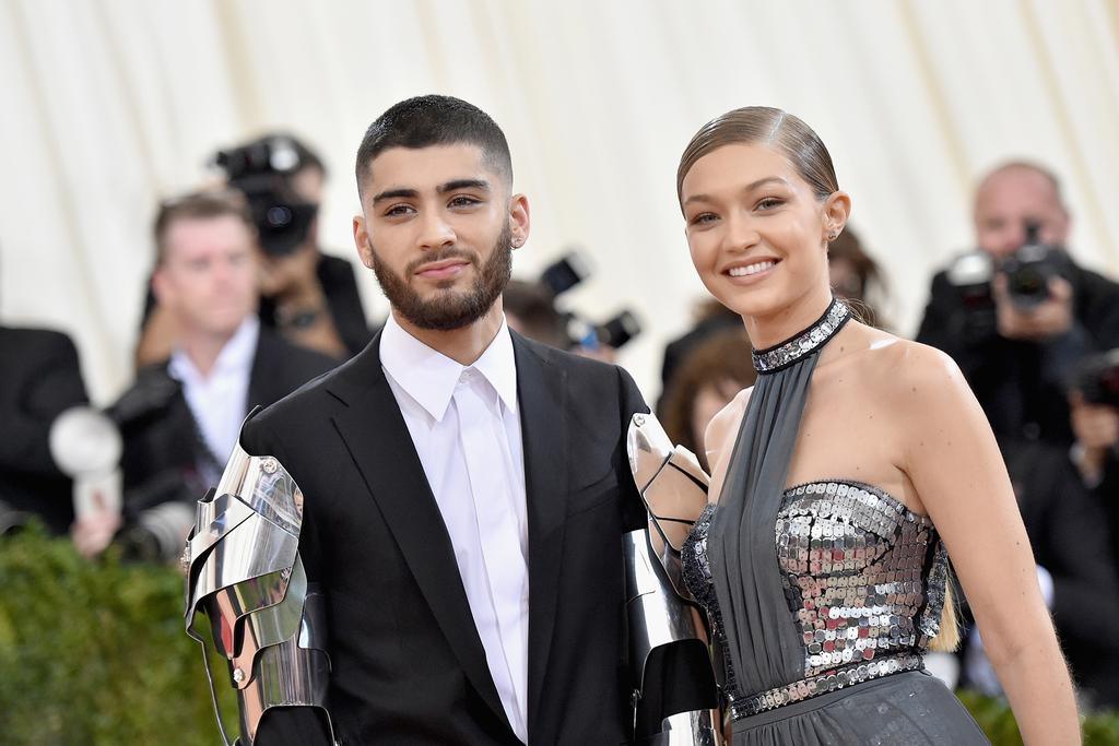 Gigi Hadid Zayn Malik Spotted Kissing In New York City One