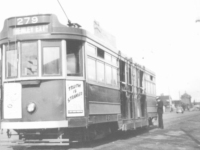 Tram No. 279, the Henley Express, stops to let on passengers. Undated.