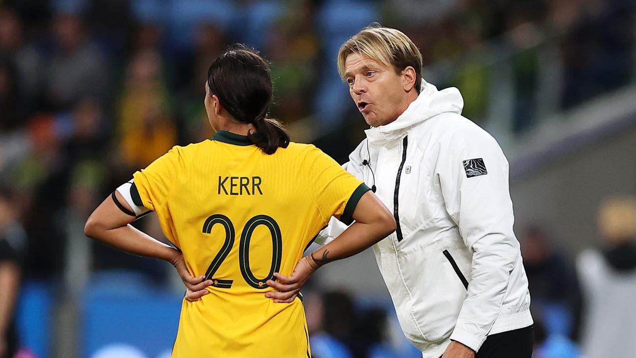 Matildas coach Tony Gustavsson gives instructions to Sam Kerr. Picture: Mark Kolbe/Getty Images)\
