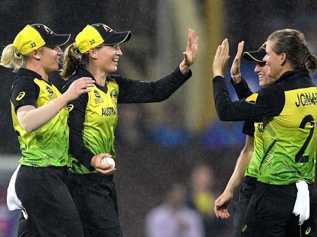 Jess Jonassen of Australia (right) celebrates with Meg Lanning (second left) after she took a catch to dismiss Chloe Tryon of South Africa during the Women's T20 World Cup Semi-Final 2 match between Australia and South Africa at the SCG in Sydney, Thursday, March 5, 2020. (AAP Image/Dan Himbrechts) NO ARCHIVING, EDITORIAL USE ONLY, IMAGES TO BE USED FOR NEWS REPORTING PURPOSES ONLY, NO COMMERCIAL USE WHATSOEVER, NO USE IN BOOKS WITHOUT PRIOR WRITTEN CONSENT FROM AAP