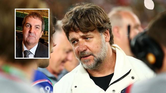 Russell Crowe has called the boss of Crown Casino Rowen Craigie a ‘pelican’.