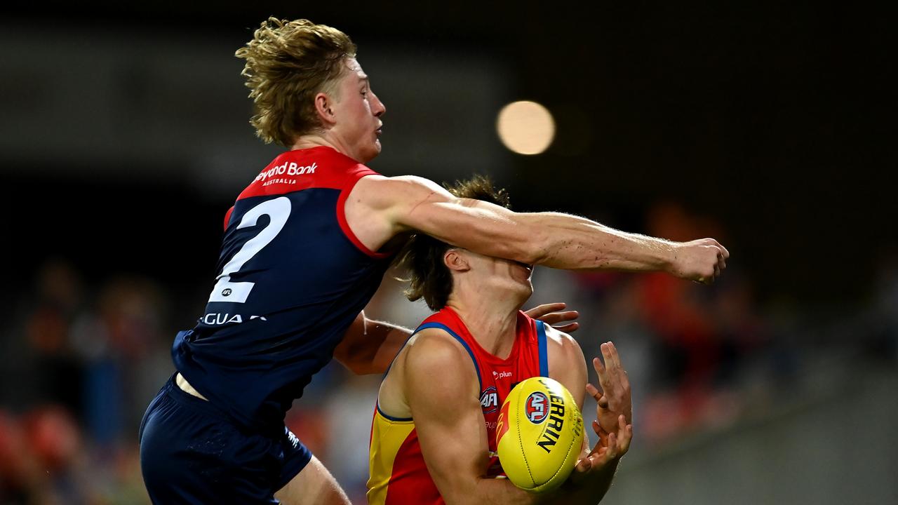 Jacob van Rooyen collects Charlie Ballard with a high spoiling attempt. Picture: Albert Perez/AFL Photos via Getty Images