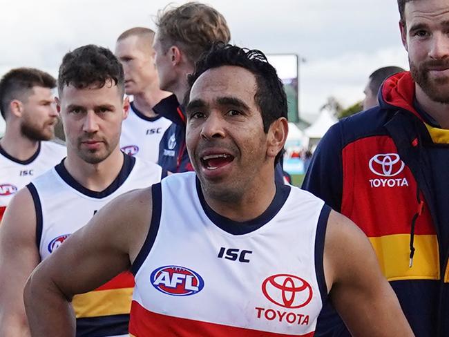 Eddie Betts and the Crows leave the field after losing the Round 23 AFL match between the Western Bulldogs and the Adelaide Crows at Mars Stadium in Ballarat, Sunday, August 25, 2019.  (AAP Image/Scott Barbour) NO ARCHIVING, EDITORIAL USE ONLY