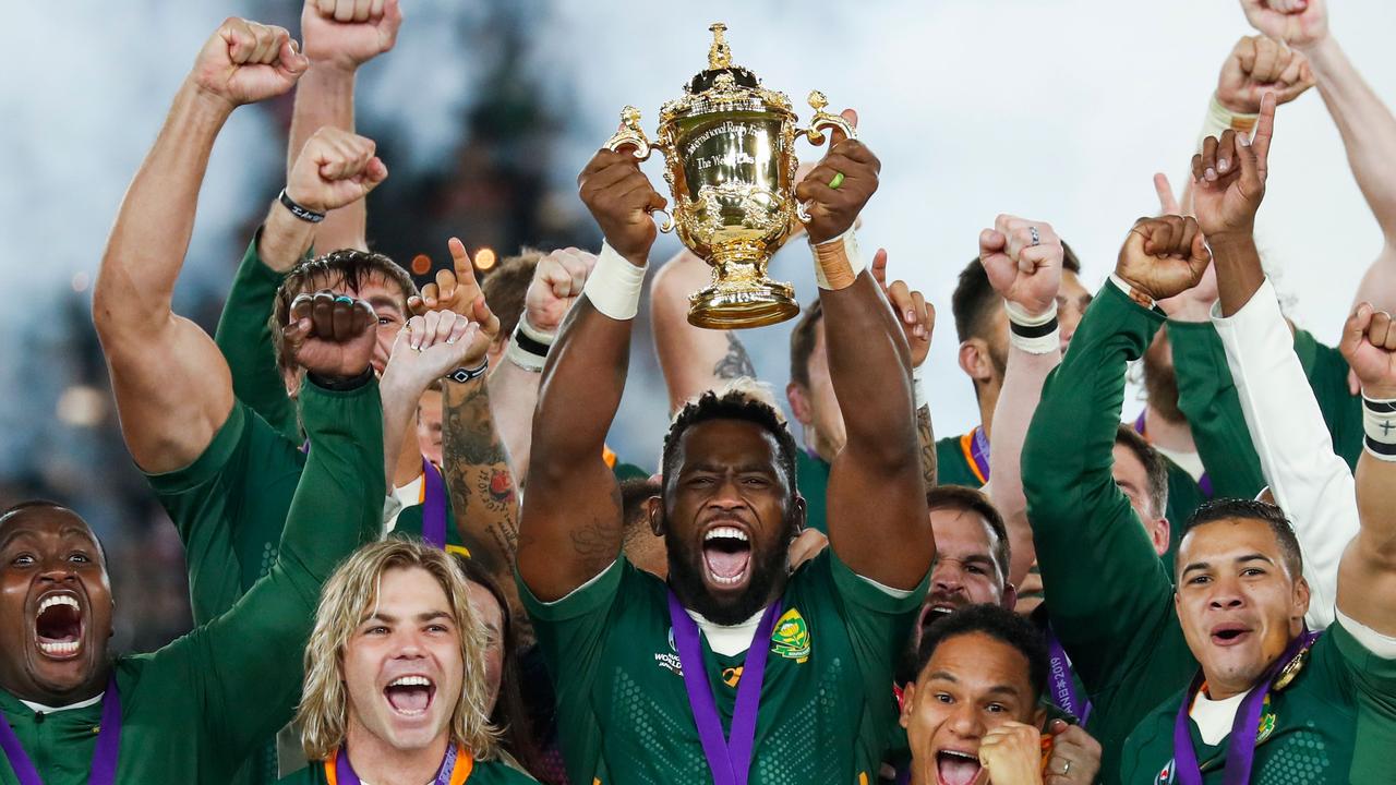 South Africa’s Siya Kolisi lifts the Webb Ellis Cup.