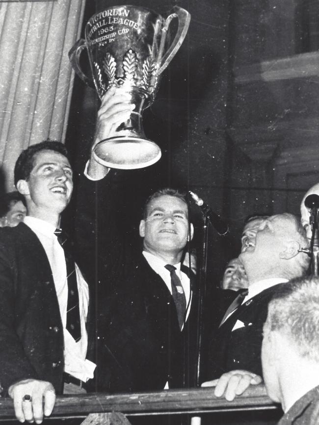 Farmer raises the 1963 Premiership Cup at Geelong City Hall.