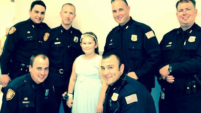 Police officers’ incredibly awesome gesture