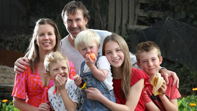 Amy and Matt Graham with their children (LtoR) Darcy, 5, Flynn 17 months, Paige, 11, and Blake, 10 enjoy eating healthy food. Picture Dean Martin