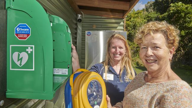 Director of Community Services for Yamba Rotary Gayle Doe with Angourie resident Imelda Jennings putting a new automatic defibrillator at Spooky's Beach.