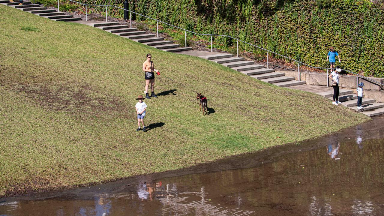 People watch on as the Windsor Bridge is impacted by floodwater from the Hawkesbury River in Windsor, West Sydney : Picture: NCA NewsWire / Flavio Brancaleone