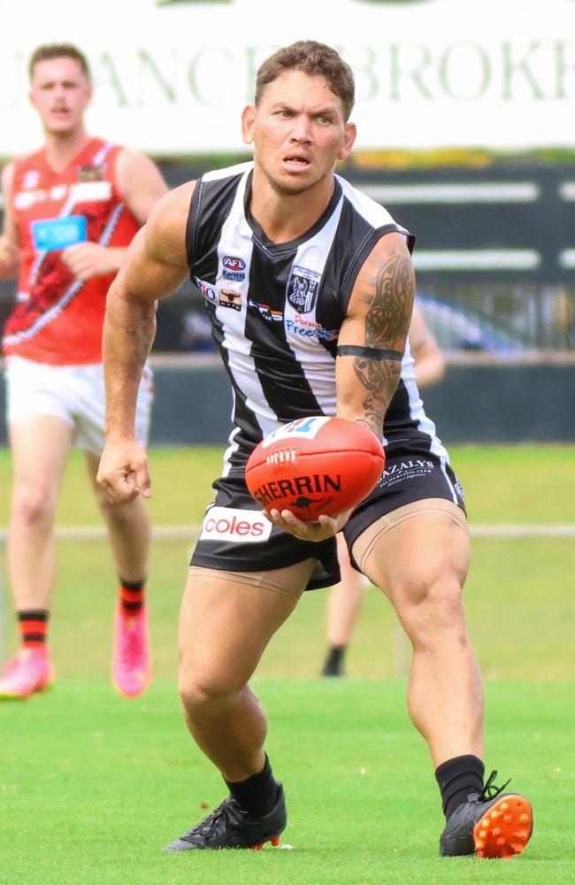 Phil Wills playing for the Palmerston Magpies in the 2022-23 NTFL season. Picture: Celina Whan / AFLNT Media