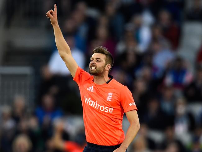 Mark Wood wants to “bump” Shane Watson.