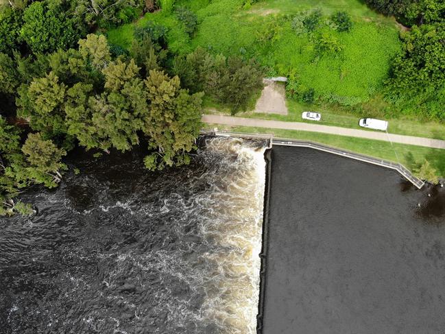 DAILY TELEGRAPH - 26 JANUARY, 2022. An aluminium dingy carrying five people has capsized near the Penrith weir near Bruce Neale Drive with a woman being pulled unconscious and dying a short time later after paramedics attempt to resuscitate her. Picture: Toby Zerna