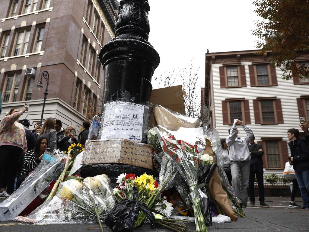 Fans paid tribute to the late actor outside the Friends building in New York City after his death. Picture: John Lamparski / Getty