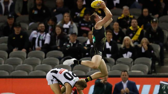 Will Kelly was crunched in a Dylan Grimes hanger. Picture: AFL Photos/Getty Images