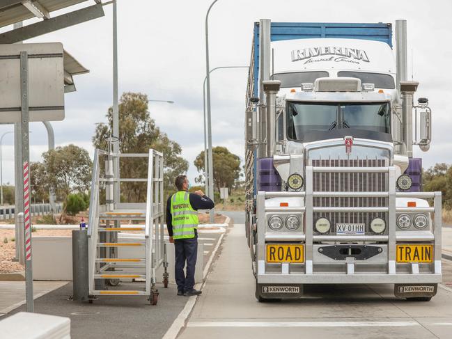 The border checkpoint at Yamba, between SA and Victoria. Picture NewsWire / Darren Seiler.