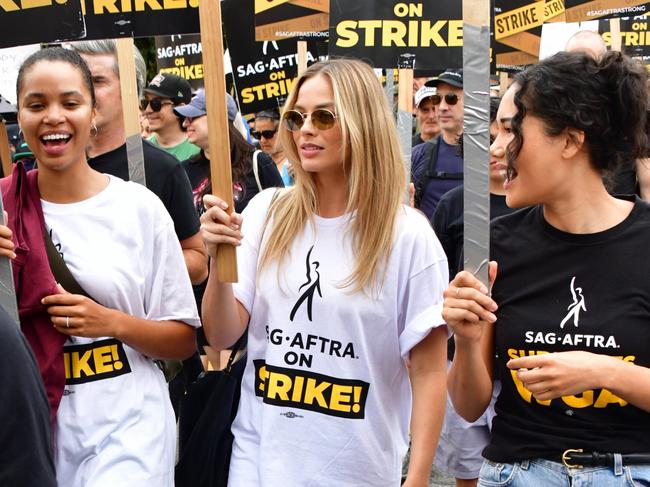 ** ONE TIME USE ONLY - FEES APPLY - NETWORK NEWS PREMIUM CONTENT: NO THE AUSTRALIAN/NO NEWS.COM/NO SKY NEWS ** Margot Robbie marches from Netflix Studios to Paramount Studios during a SAG/AFTRA rally in West Hollywood, Ca  Pictured: Margot Robbie Ref: SPL9915988 130923 NON-EXCLUSIVE Picture by: Giles Harrison /London Entertainment / SplashNews.com  Splash News and Pictures USA: 310-525-5808  UK: 020 8126 1009 eamteam@shutterstock.com  World Rights