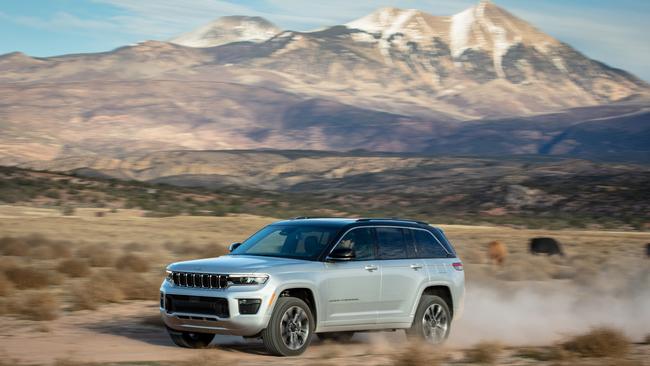 With Jeep Grand Cherokee 4xe, there is no engine noise to distract you, just the gentle hum of electric motors