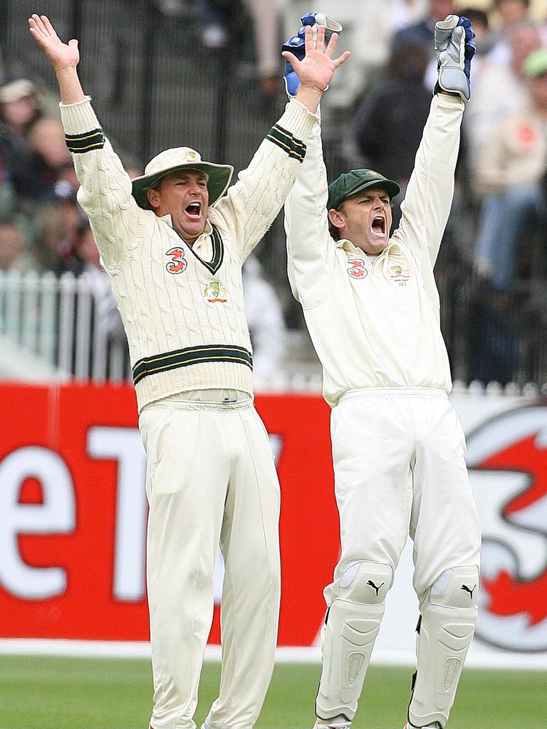 Adam Gilchrist and Shane Warne appeal for a wicket.