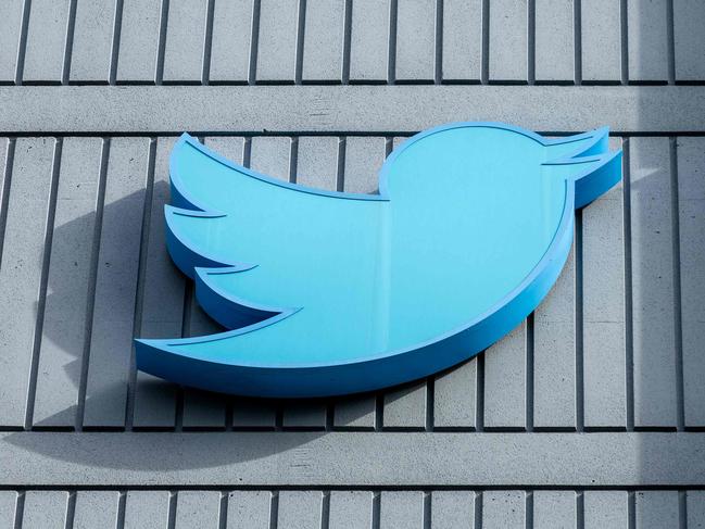 (FILES) In this file photo taken on October 28, 2022, the Twitter logo outside their headquarters in San Francisco, California. - Twitter suspended December 15, 2022, the accounts of more than a half-dozen journalists who had been writing about the company and its new owner Elon Musk. Some of the journalists had been tweeting about Twitter shutting down an @ElonJet account that tracked flights of the billionaire's private jet and about versions of that account hosted at other social networks. (Photo by Constanza HEVIA / AFP)