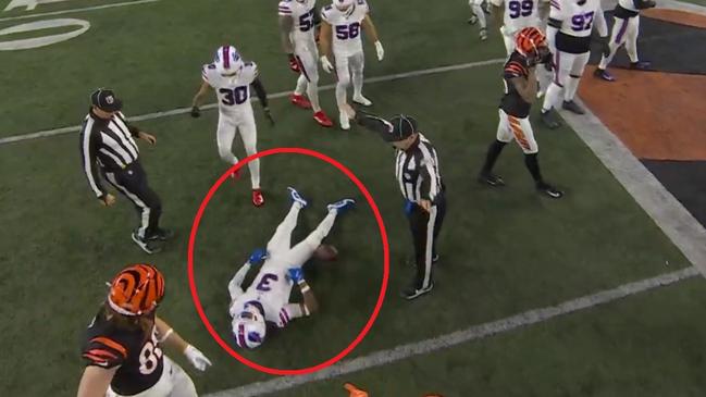 Damar Hamlin collapses on the field