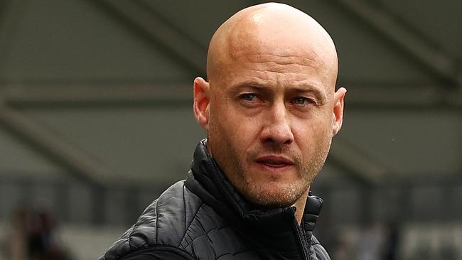 MELBOURNE, AUSTRALIA - NOVEMBER 09: Ruben Zadkovich, Head Coach of Brisbane Roar watches on ahead of the round four A-League Men match between Melbourne Victory and Brisbane Roar at AAMI Park, on November 09, 2024, in Melbourne, Australia. (Photo by Morgan Hancock/Getty Images)