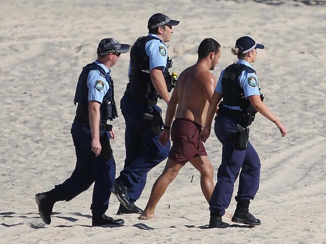 24 APRIL 2020 SYDNEY AUSTRALIA WWW.MATRIXNEWS.COM.AU  CREDIT: MATRIXNEWS   NSW Police are seen removing a man from Coogee Beach after the beach was closed because too many people were flouting COVID19 rules, leaving many beachgoers disappointed and heading home on an otherwise beautiful day.  Note: All editorial images subject to the following: For editorial use only. Additional clearance required for commercial, wireless, internet or promotional use.Images may not be altered or modified. Matrix makes no representations or warranties regarding names, trademarks or logos appearing in the images.