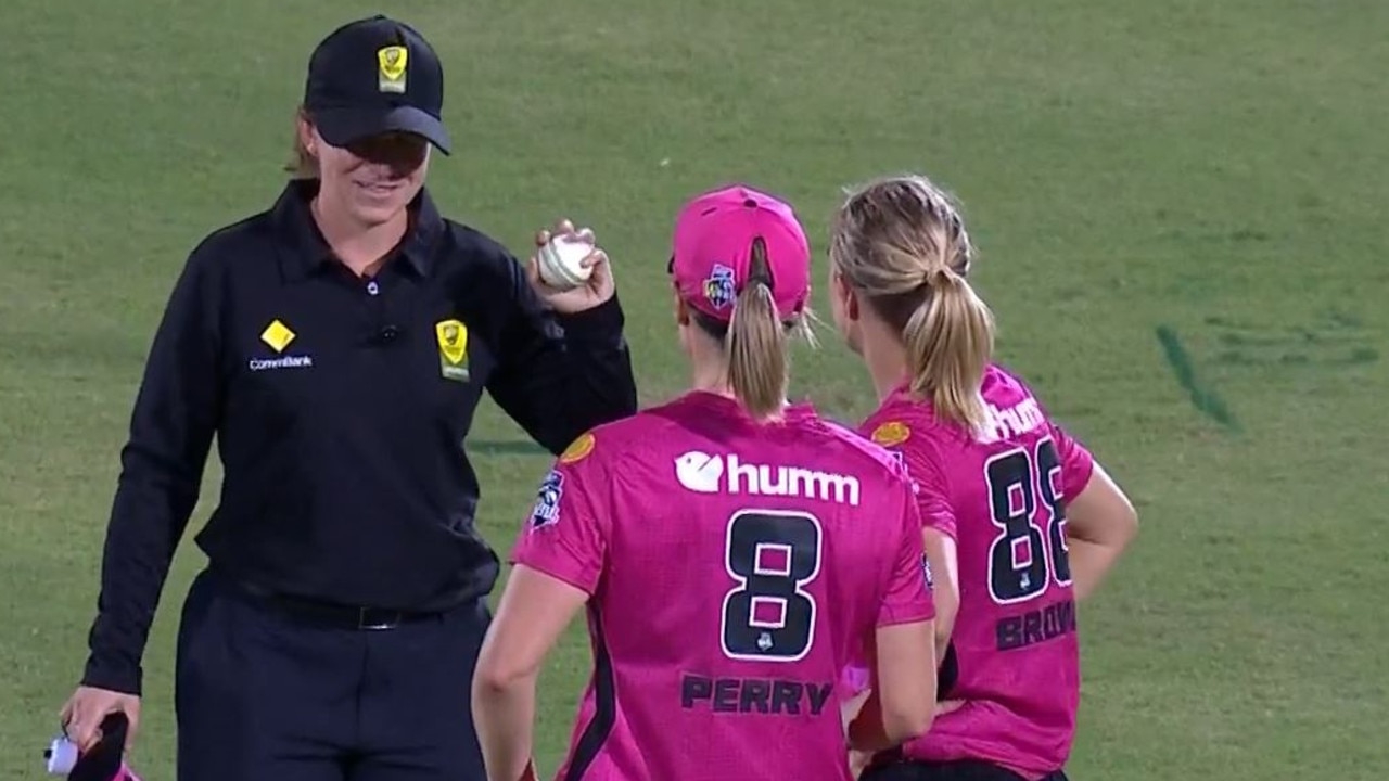 The umpire wasn't sure if Ellyse Perry had taken the catch.