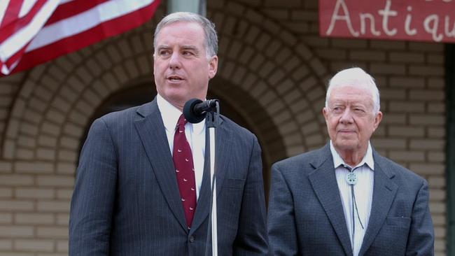 The Democrats’ experience in 2004 is instructive … Democrat presidential candidate Howard Dean with former president Jimmy Carter in 2004.