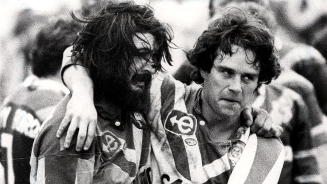 SEPTEMBER 27, 1980 : Geoff Robinson (L) & Steve Gearin celebrate victory in RL grand final Canterbury Bulldogs v Eastern Suburbs. Pic News Limited. Historical Rugby League A/CT