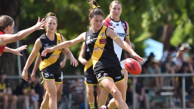 Eliza Morrison in action for Nightcliff Tigers. Picture: Tymunna Clements/AFLNT Media