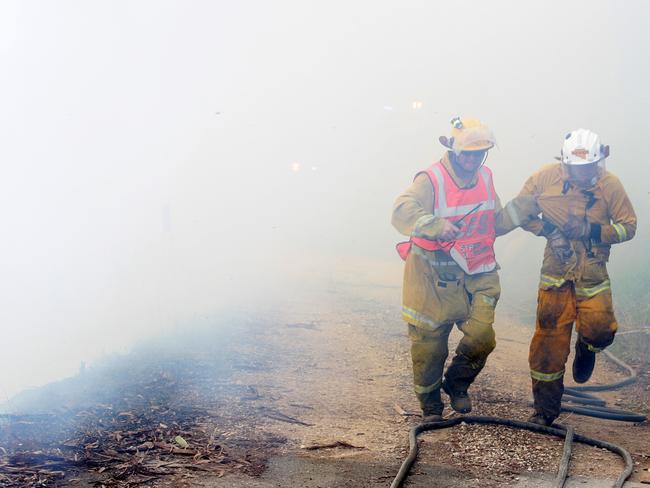 CFS members fighting bushfires in the Adelaide Hills.