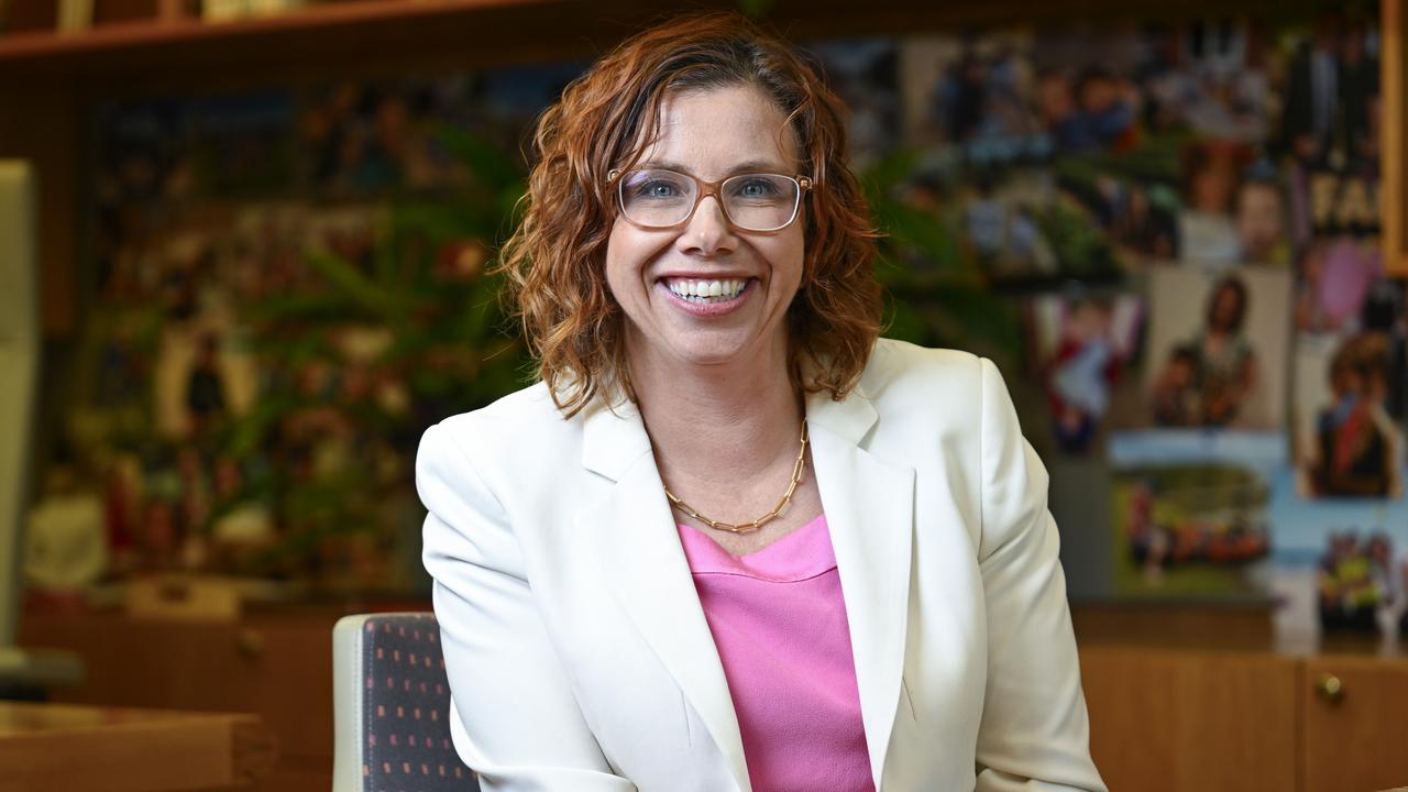 Bosses, unions welcome new IR minister