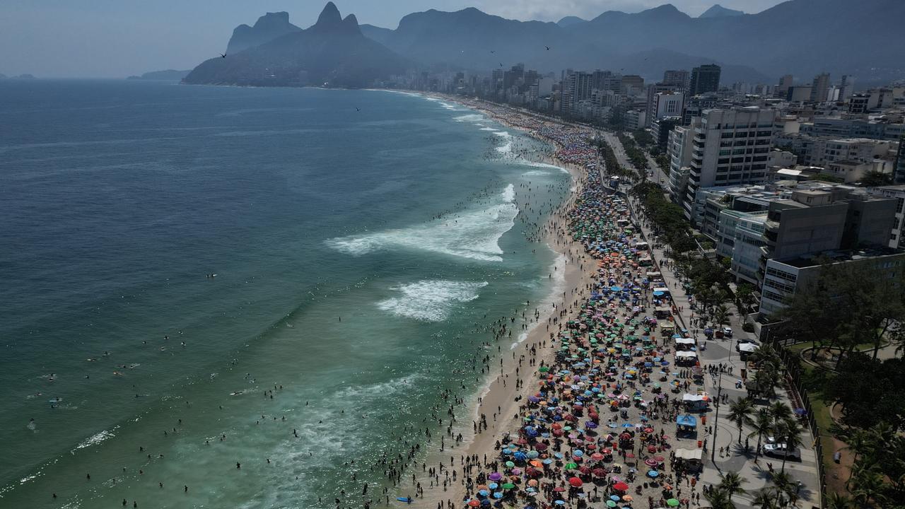 Aerial view of people at Ipanema beach amid a record-breaking heatwave on November 15. Picture: Wagner Meier/Getty Images