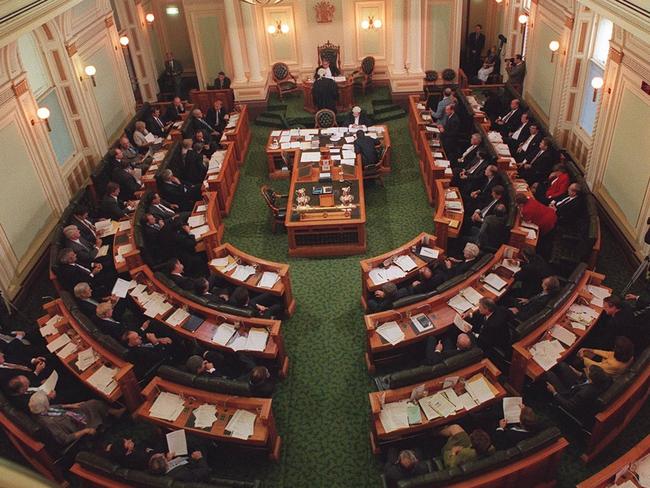 FEBRUARY 20, 1995 : View from public gallery of first sitting of new parliament, 20/02/95. Pic Philip Norrish.Queensland / Building / Interior