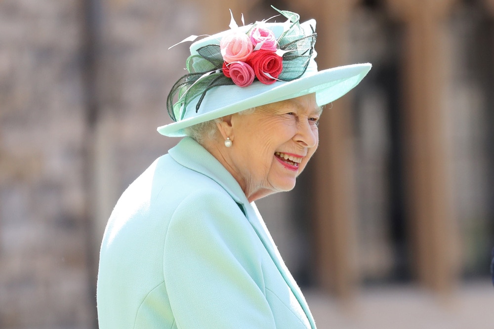 Queen of store england hats